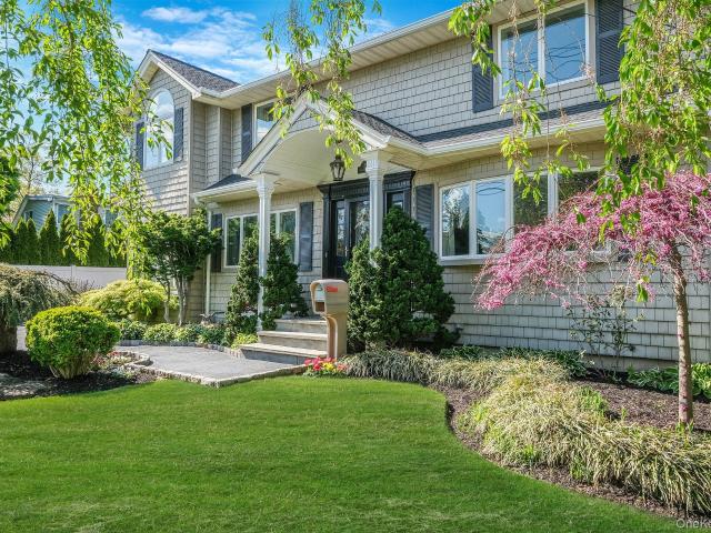 House for sale in Smithtown, New York