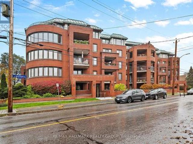 Condo for sale in Rideau-Vanier, Ottawa