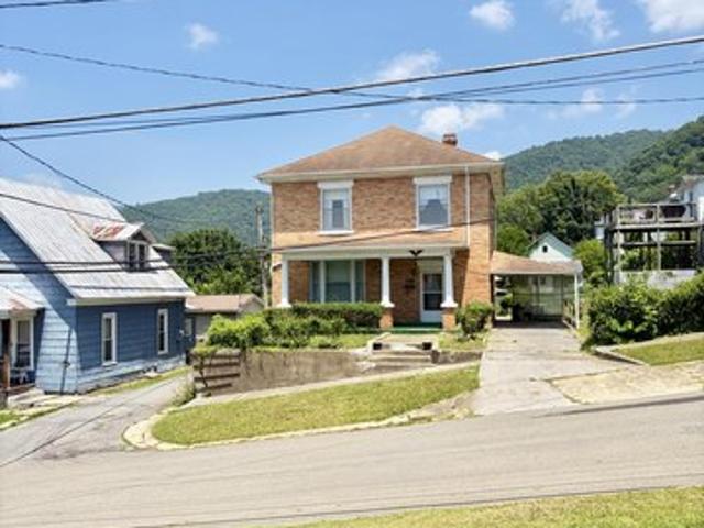 House for sale in Hinton, West Virginia