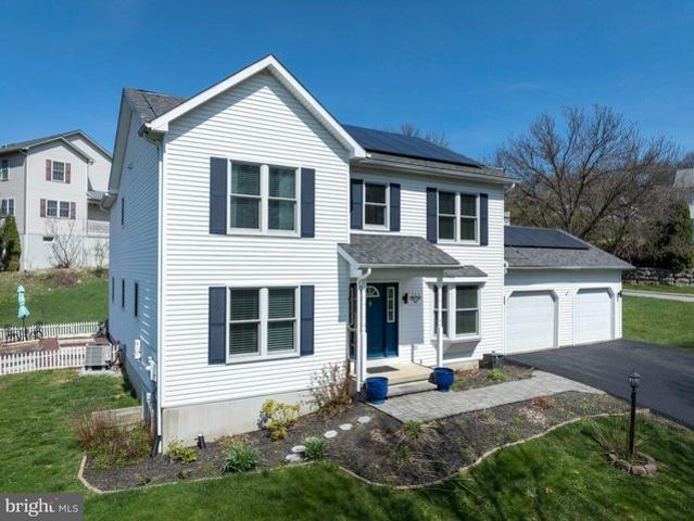 House for sale in Lemont, Pennsylvania