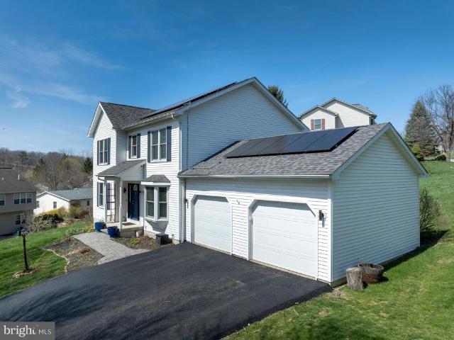 House for sale in Lemont, Pennsylvania