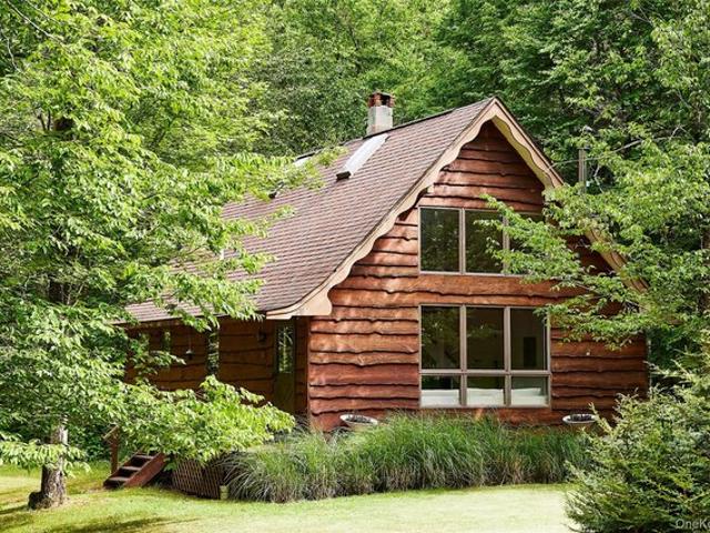 House for sale in Hankins, New York