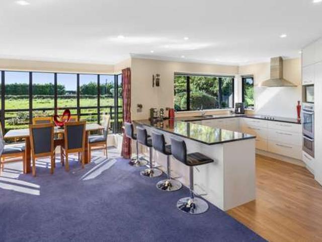 Property for sale in Chaslands, Canterbury
