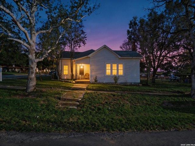 House for sale in Nixon, Texas