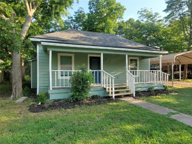 House for sale in Leonard