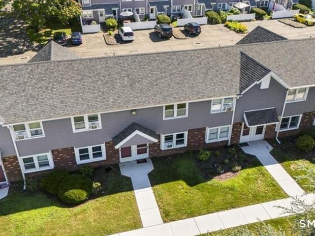 Townhouse for sale in Branford, Connecticut