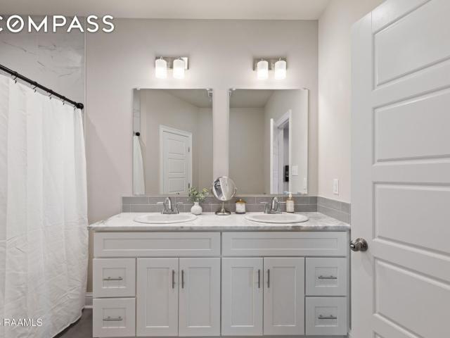 Townhouse for sale in Youngsville, Louisiana
