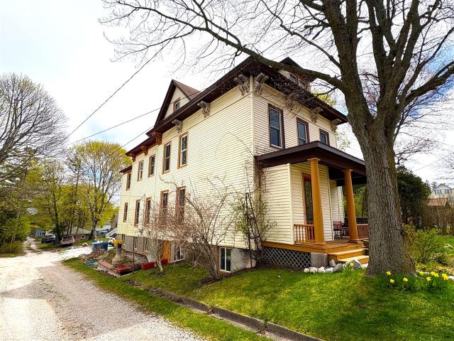 House for sale in Manistee, Manistee County