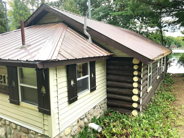 House for sale in Six Lakes, Belvidere Township