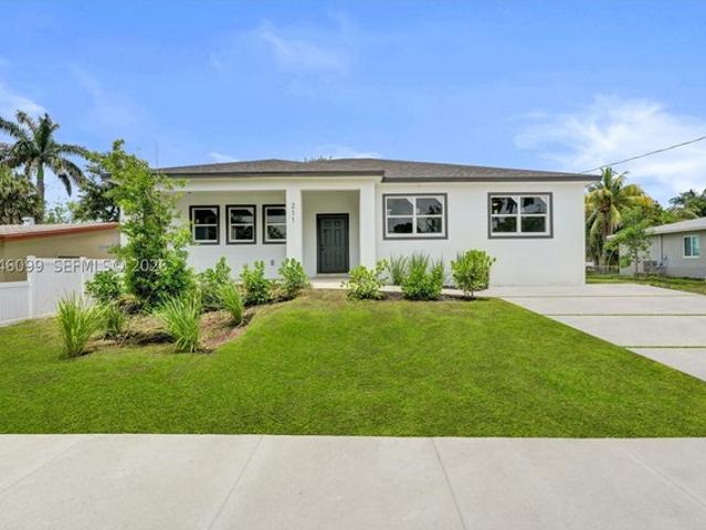 House for sale in Dania, Florida