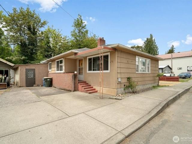 House for sale in Winlock, Washington