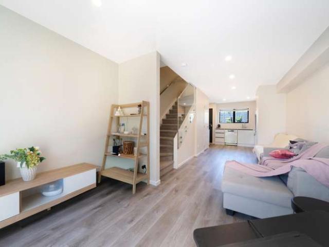 Townhouse for sale in Kelston, Oroua County
