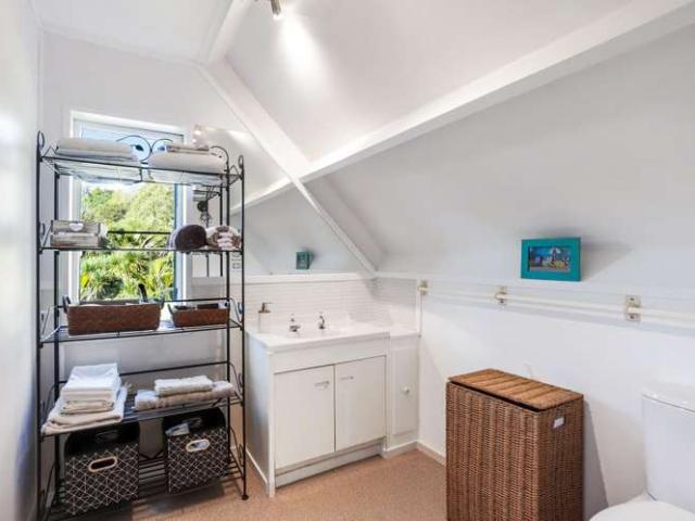 House for sale in Oratia