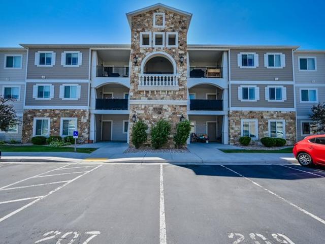 Condo for sale in Saratoga Springs, Utah