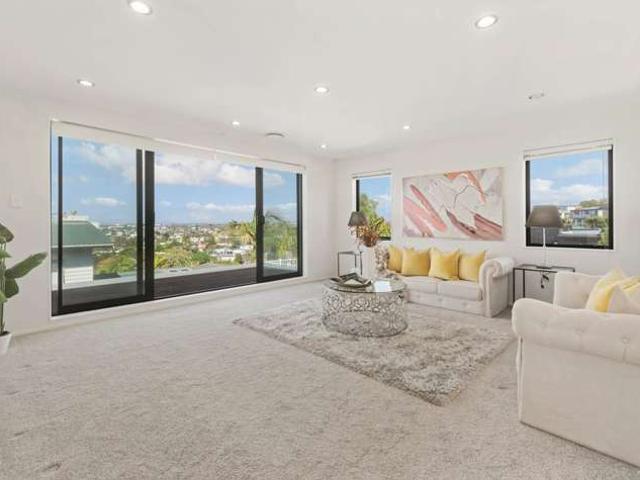 House for sale in Castor Bay
