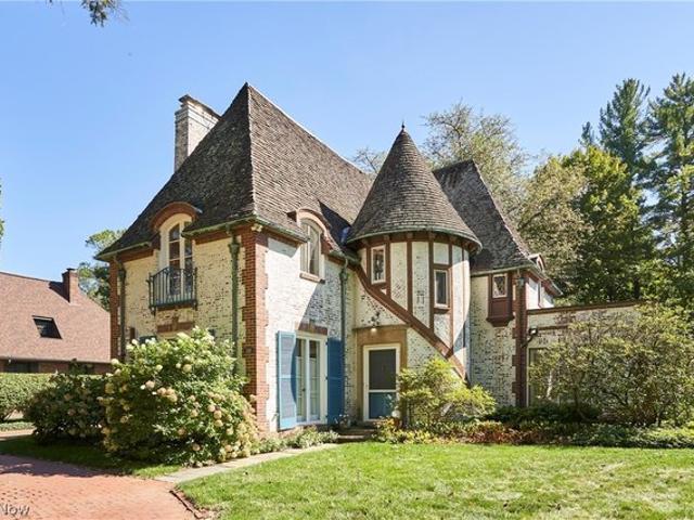 House for sale in Summit, Ohio