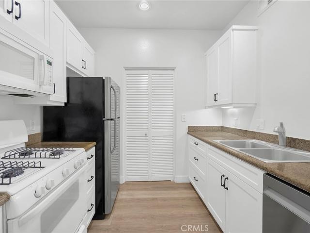 Condo for sale in Irvine Business Complex, Irvine