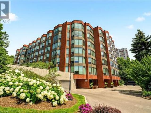 Condo for sale in Burlington, Ontario