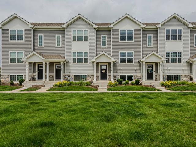 Townhouse for sale in Mchenry, Illinois