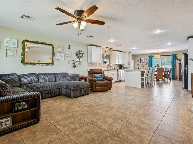 House for sale in Saint Claude Heights, Arabi