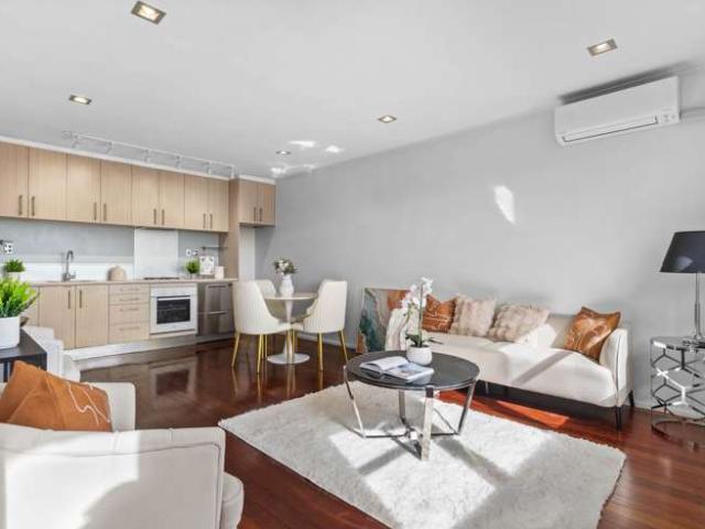 Apartment for sale in Blockhouse Bay, Oroua County