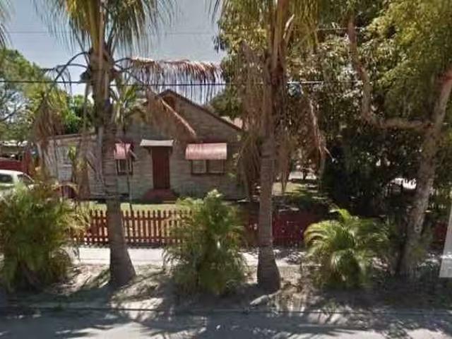 House for rent in Hollywood