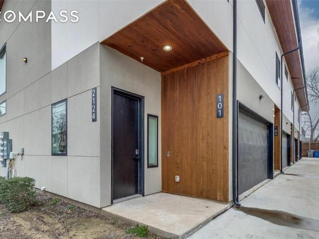Townhouse for sale in Dallas