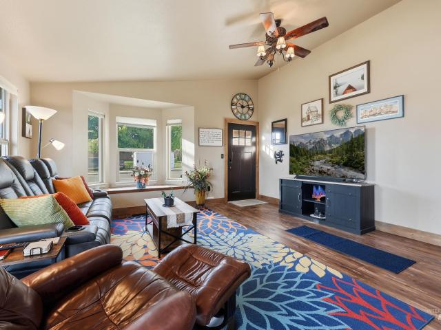 House for sale in Greenleaf