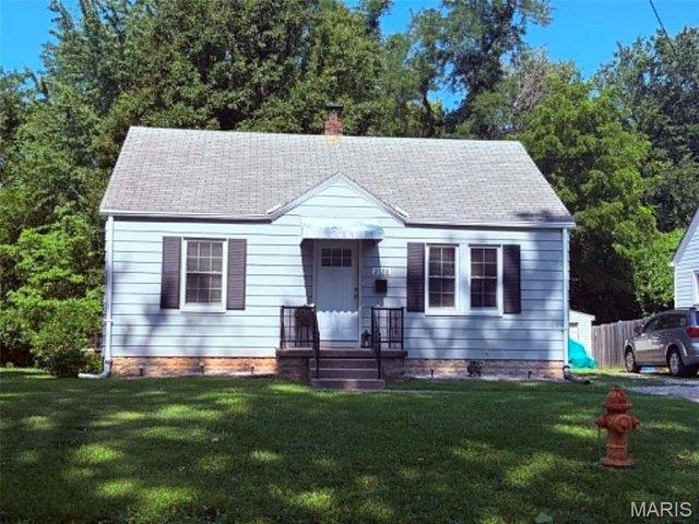 House for sale in Alton, Illinois