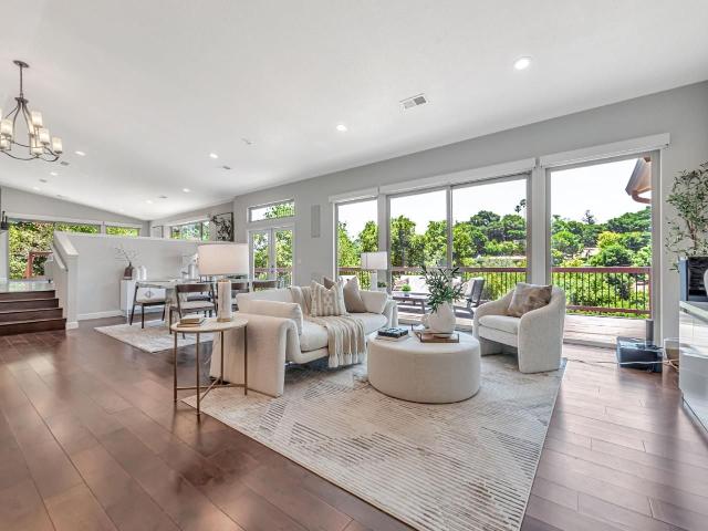 House for sale in Saratoga
