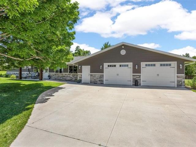 House for sale in Linn, Iowa