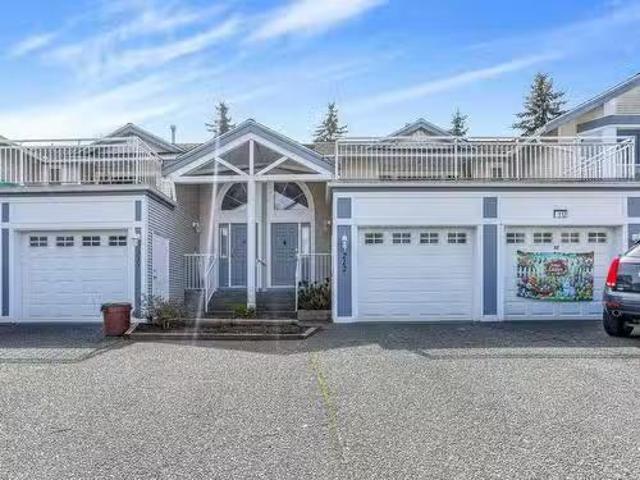 House for sale in Fleetwood, Surrey