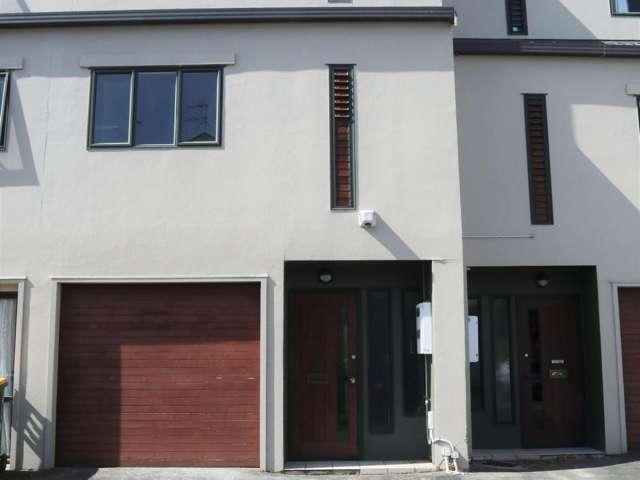 Townhouse for rent in New Lynn