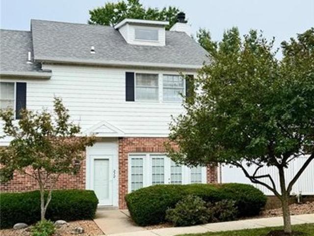 Condo for sale in Carriage Court, Washington