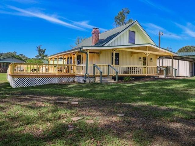 House for sale in Broaddus, Texas