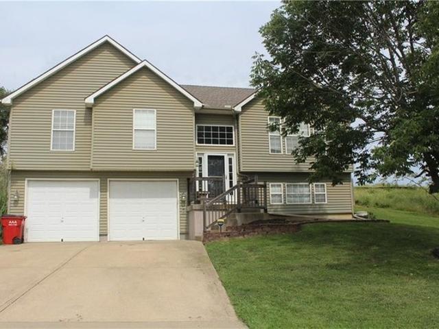 House for sale in Whispering Hills Estates, Lone Jack