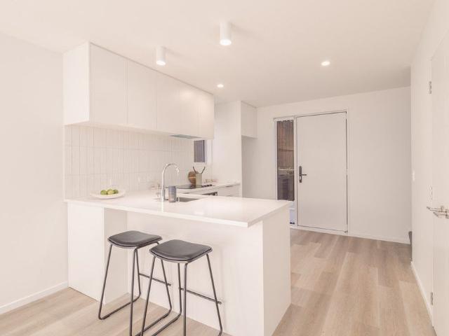 Townhouse for rent in Chaslands, Canterbury