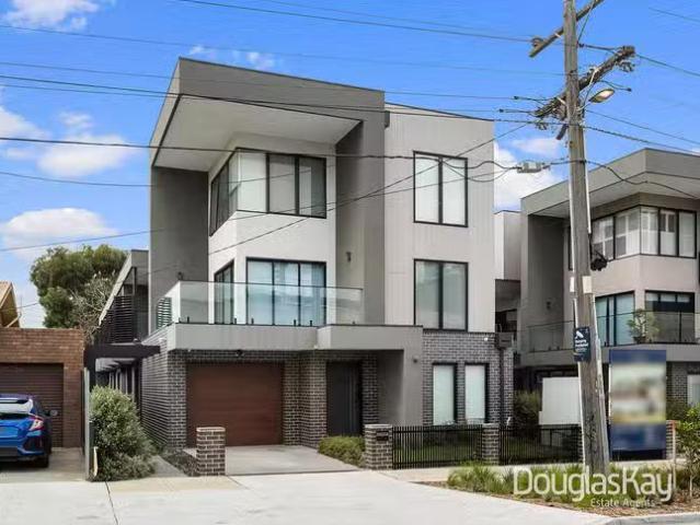 House for rent in Sunshine