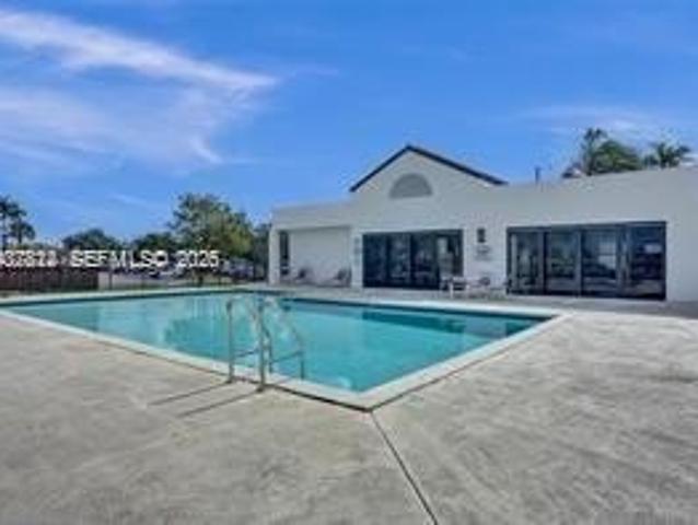 Condo for sale in Oakland Park, Florida