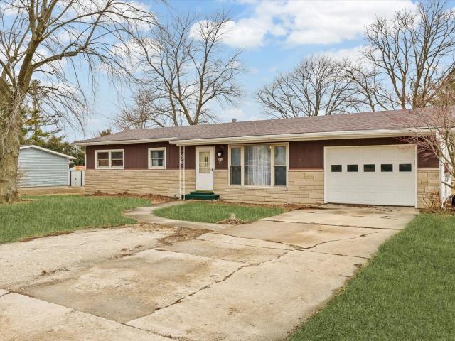 House for sale in Cissna Park, Illinois