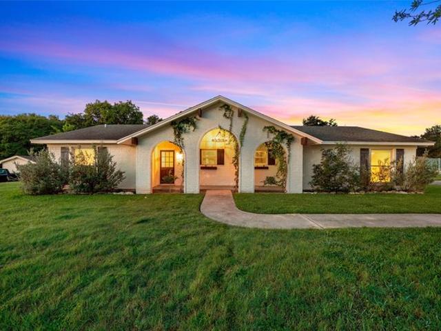 House for sale in Hewitt, Texas
