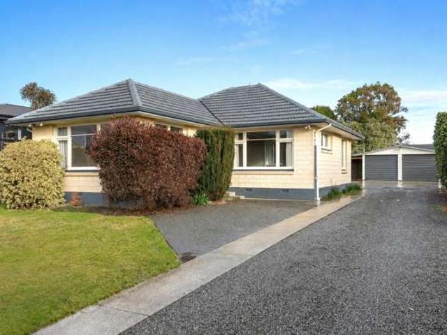 House for sale in Chaslands, Canterbury