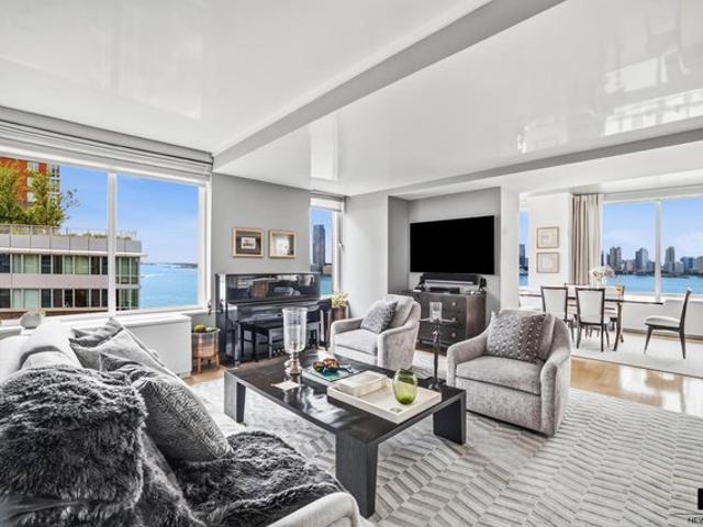 Condo for sale in Arverne, New York