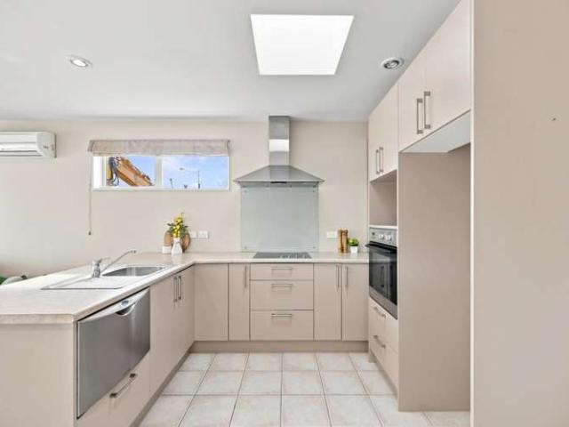 Apartment for sale in Chaslands, Canterbury