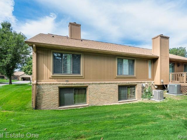 Condo for sale in Rochester Hills, Michigan