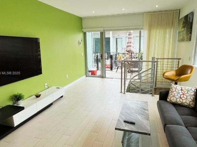 Townhouse for rent in Miami Beach