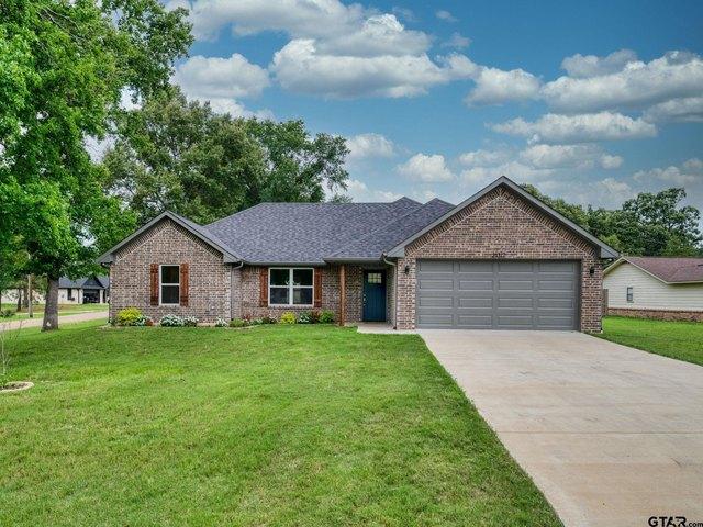 House for sale in Henderson, Texas