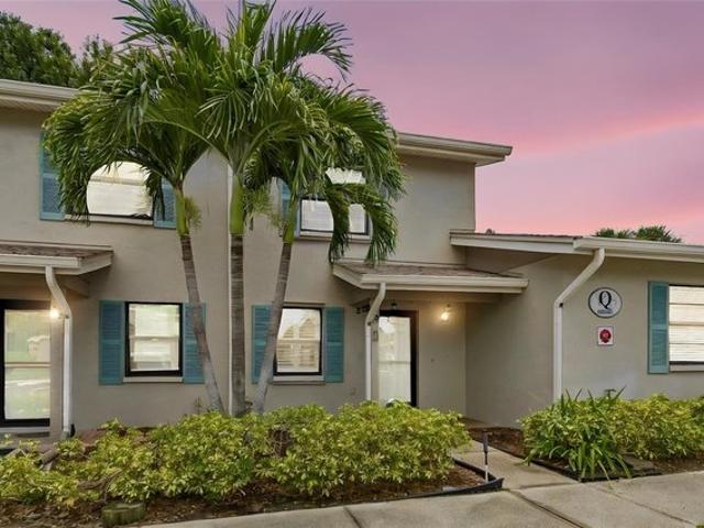 Townhouse for sale in Largo, Pinellas County