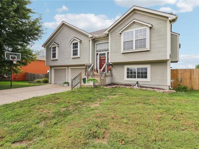 House for sale in Twin Oaks, Peculiar