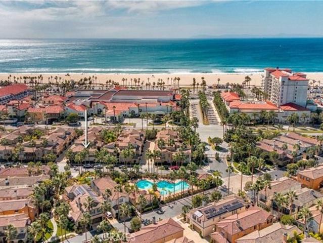 Townhouse for sale in The Waterfront, Huntington Beach